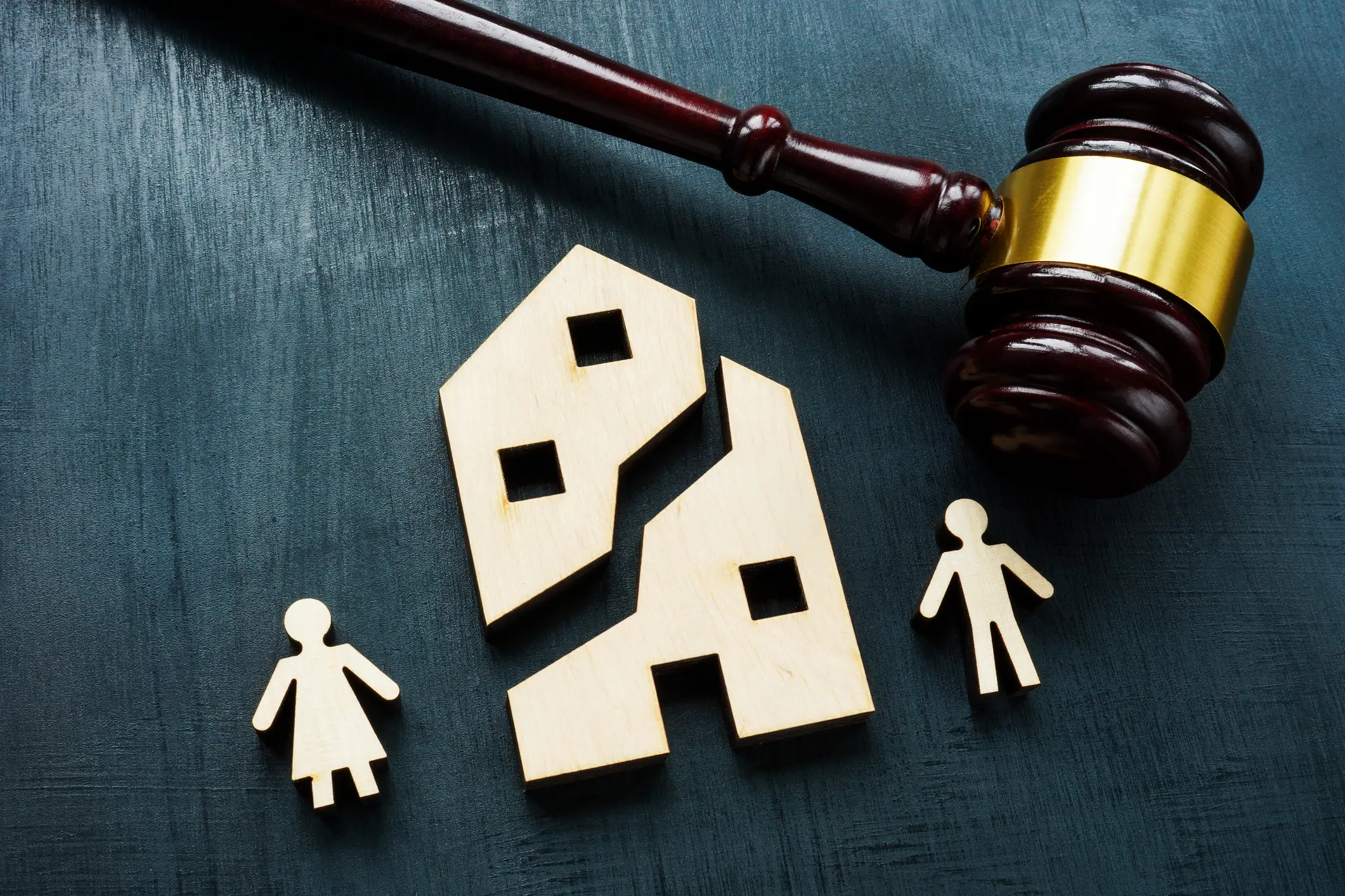 Legal separation symbol with house and gavel